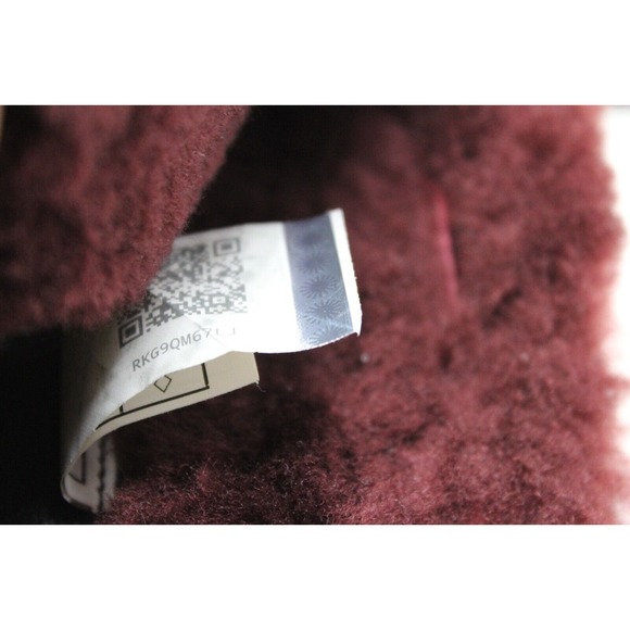 UGG Australia Women's Black Leather Burgundy Sheepskin Foldover Boots‎ Size 7.5 - Picture 10 of 12